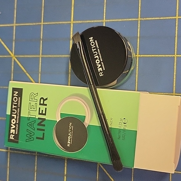 Revolution Water Liner Refelect w Double-Ended Brush New In Box - Picture 1 of 5